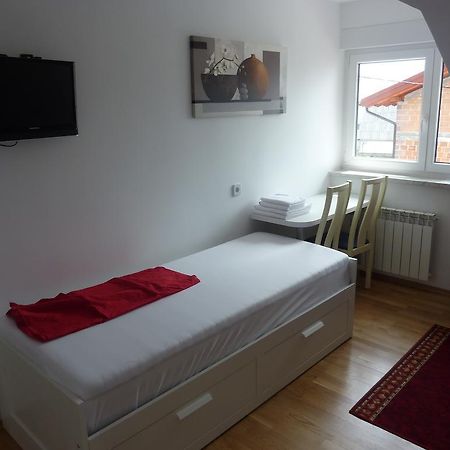 Rooms & Apartment Mira G. Postojna Exteriér fotografie