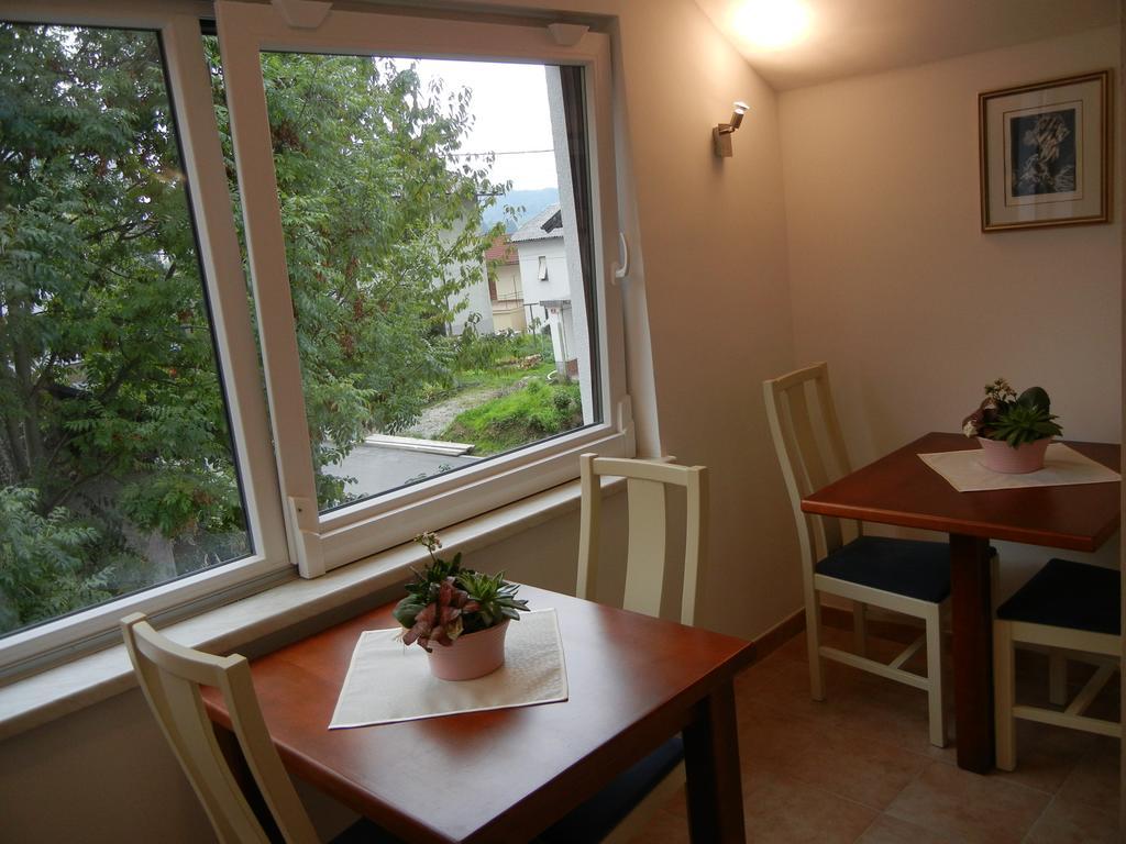 Rooms & Apartment Mira G. Postojna Exteriér fotografie