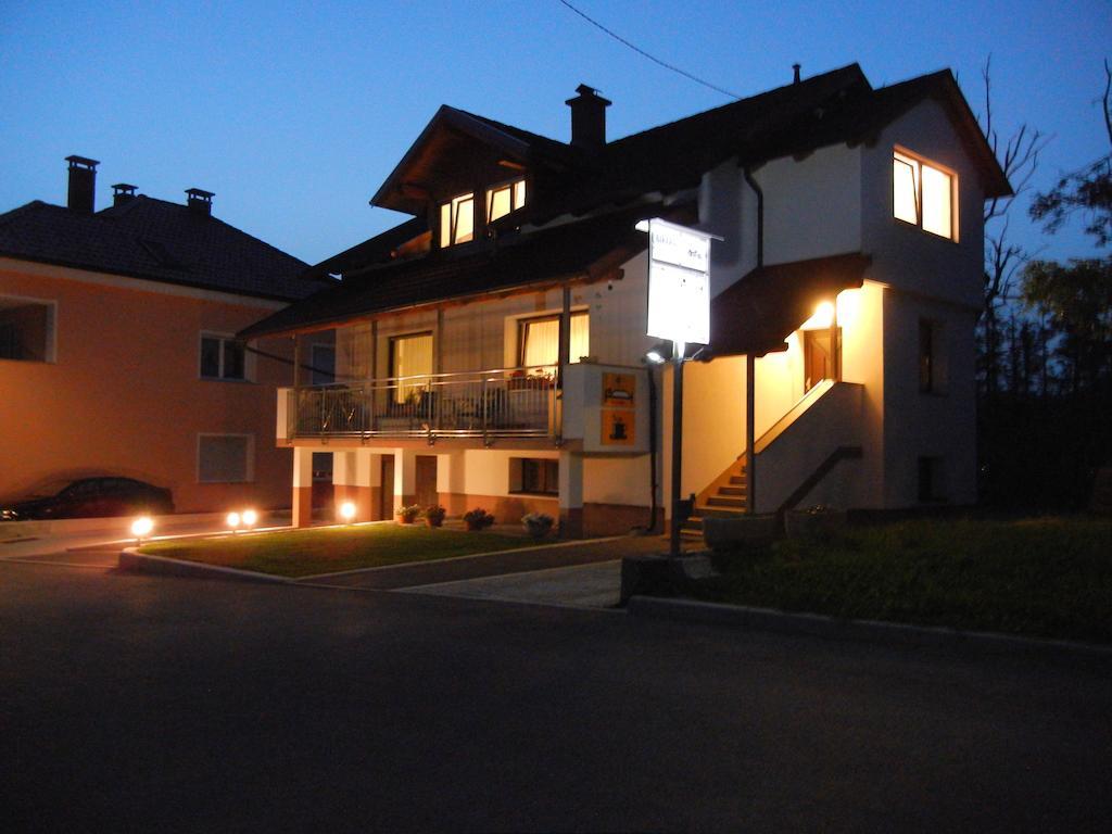 Rooms & Apartment Mira G. Postojna Exteriér fotografie
