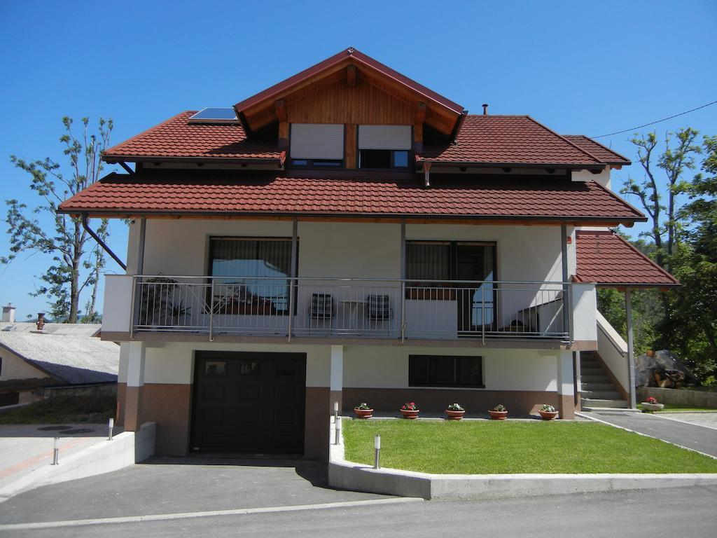 Rooms & Apartment Mira G. Postojna Exteriér fotografie