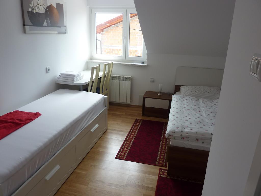 Rooms & Apartment Mira G. Postojna Exteriér fotografie