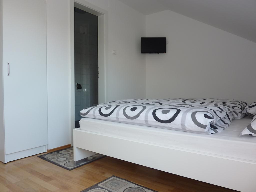 Rooms & Apartment Mira G. Postojna Pokoj fotografie