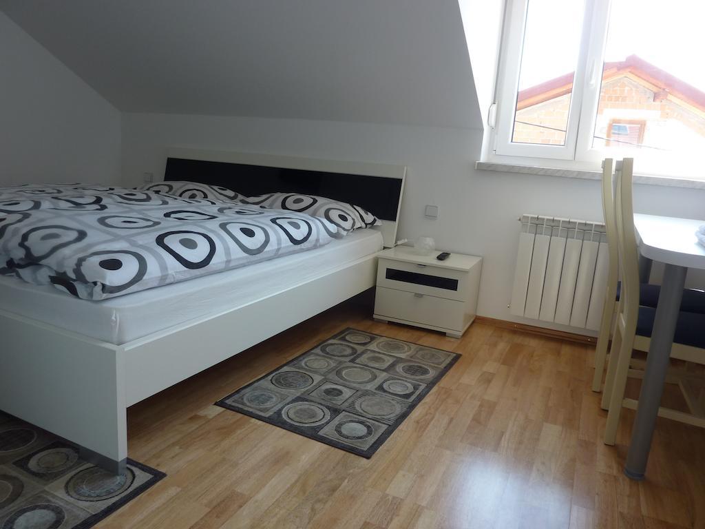 Rooms & Apartment Mira G. Postojna Pokoj fotografie