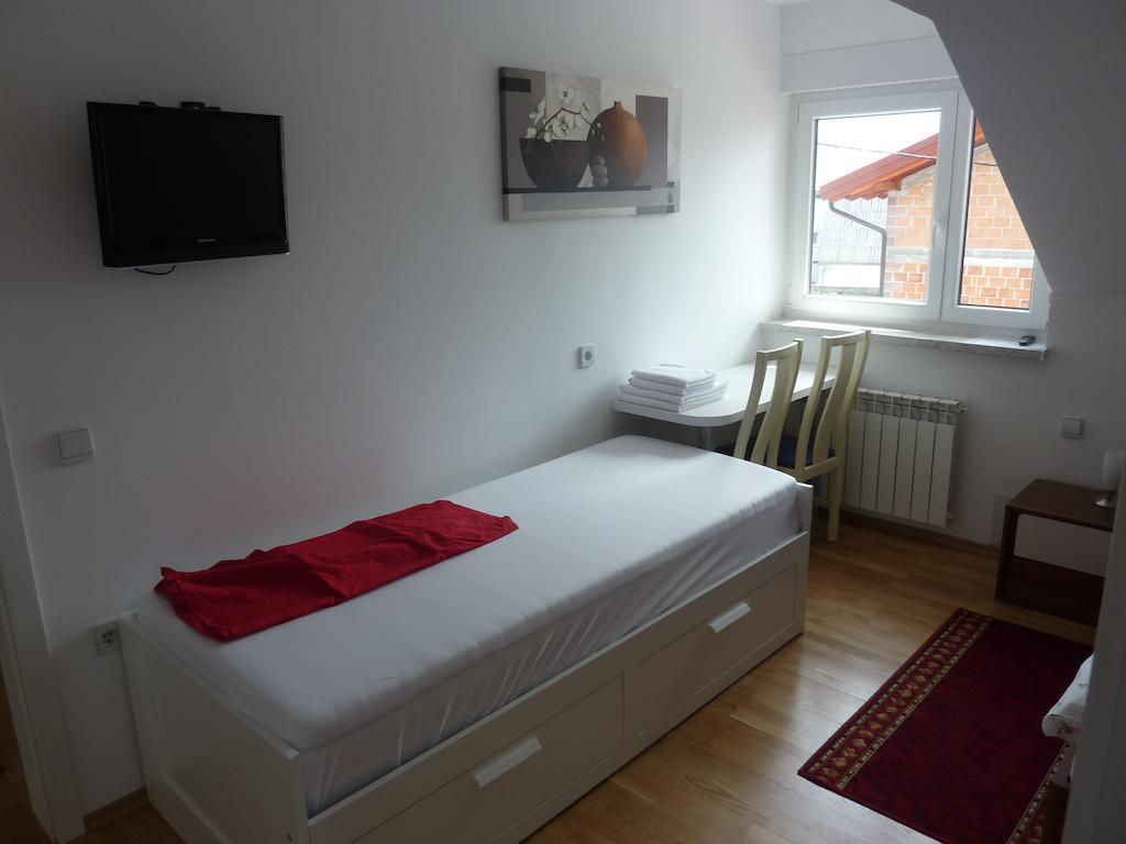 Rooms & Apartment Mira G. Postojna Exteriér fotografie