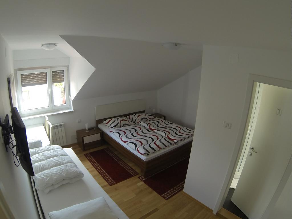 Rooms & Apartment Mira G. Postojna Exteriér fotografie