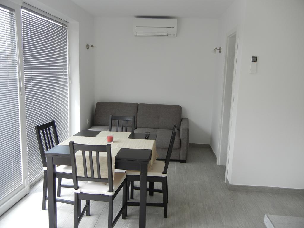 Rooms & Apartment Mira G. Postojna Exteriér fotografie